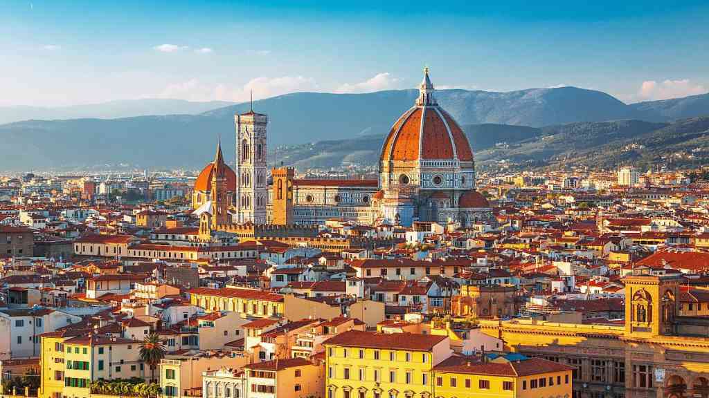 Florencie, hlavní město toskánské provincie ve střední Itálii, je jedním z nejkrásnějších a nejvýznamnějších měst na světě. Oplývající uměním, historií a kulturou, tato městská metropole láká miliony návštěvníků z celého světa každý rok.