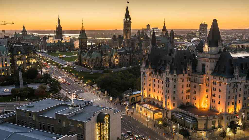 Hlavním městem Kanady je město Ottawa, které leží na východním břehu řeky Ottawa, v provincii Ontario.